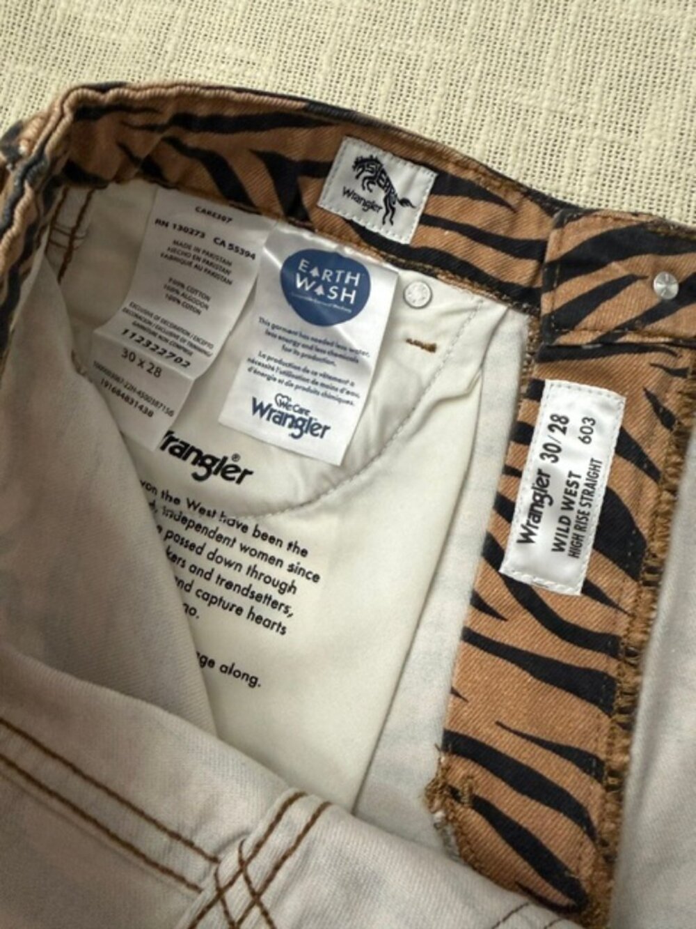 Wrangler 603 Wild West High Rise Straight Jeans Purr Tiger Print Size 30 NWT - Picture 6 of 6